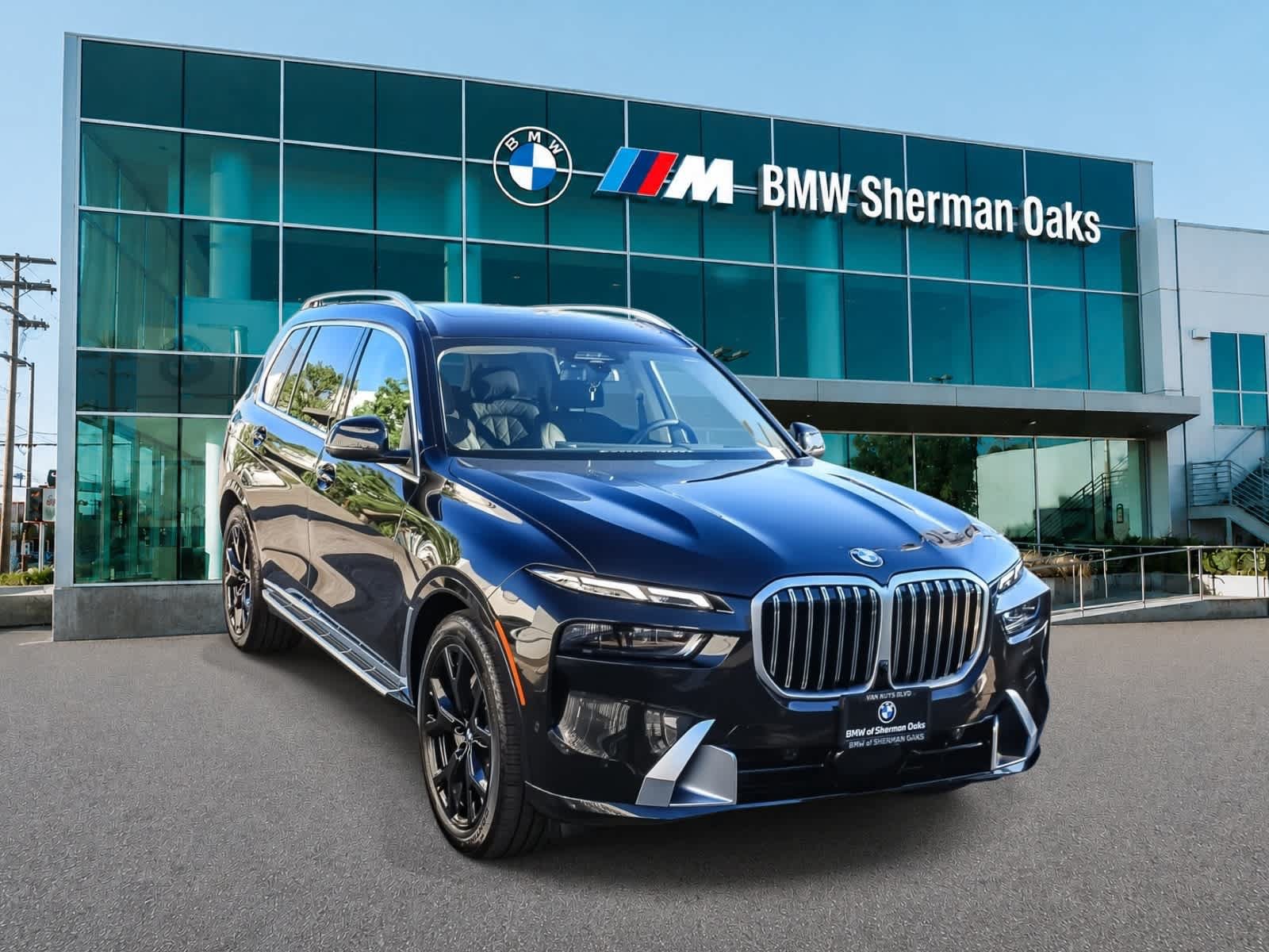Used 2027 BMW X7 xDrive40i AWD/4WD image 3