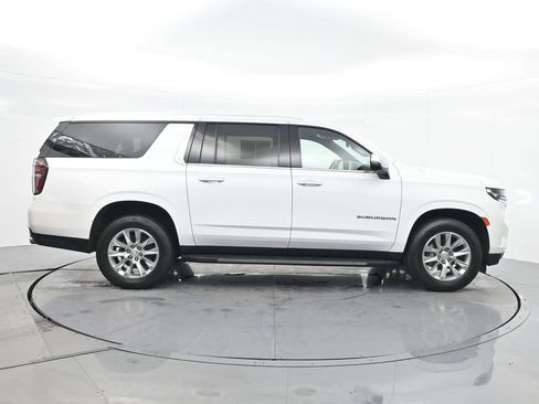 Used 2023 Chevrolet Suburban Premier image 4