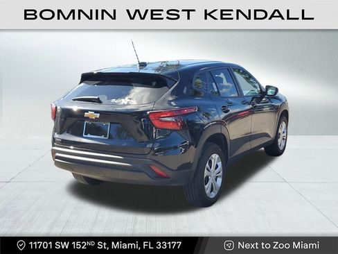 Used 2024 Chevrolet Trax LS image 7