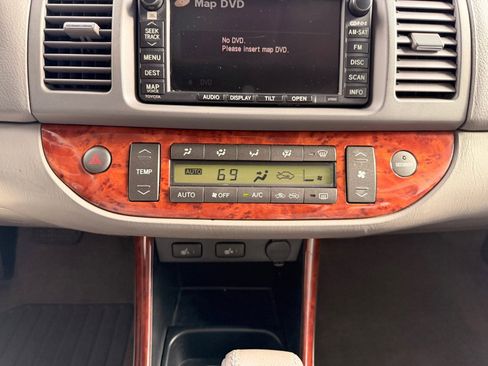 Used 2004 Toyota Camry LE image 24