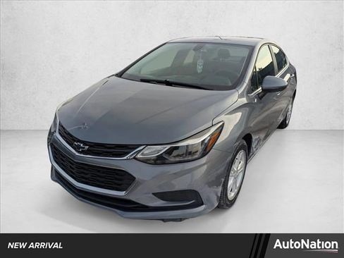 Used 2018 Chevrolet Cruze LT image 1