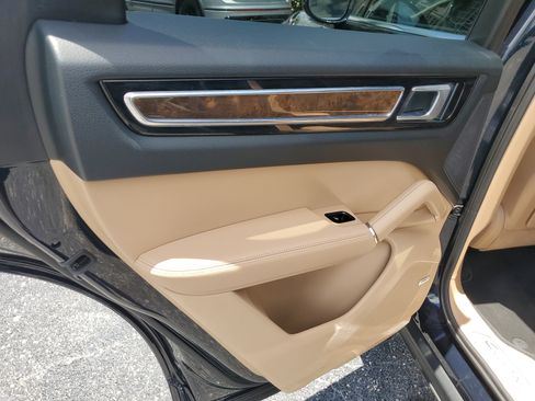 Used 2019 Porsche Cayenne AWD/4WD image 19