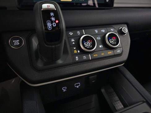 Used 2024 Land Rover Defender 110 S image 32