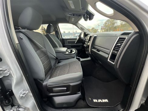 Used 2017 RAM 1500 Classic SLT w/ Luxury Group image 24