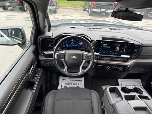 Used 2025 Chevrolet Silverado 1500 LT AWD/4WD image 18