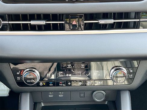 New 2026 Mitsubishi Outlander SEL image 15