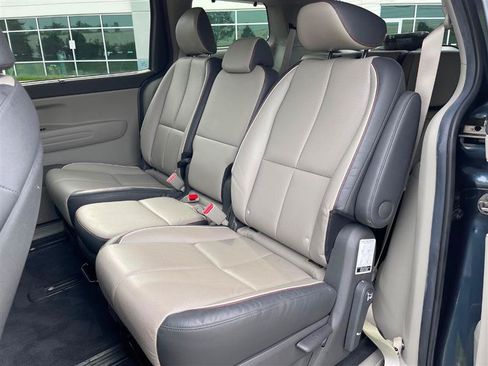 Used 2017 Kia Sedona LX w/ LX Essentials Premium Package FWD image 35