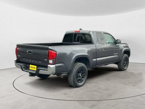 Used 2020 Toyota Tacoma SR5 AWD/4WD image 5