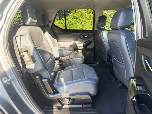 Used 2018 Chevrolet Traverse LT FWD image 13