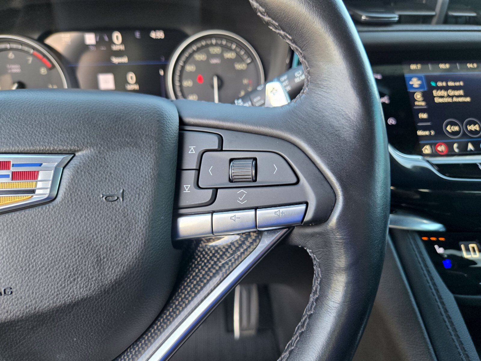 Used 2024 Cadillac XT6 Sport w/ Technology Package AWD/4WD image 31