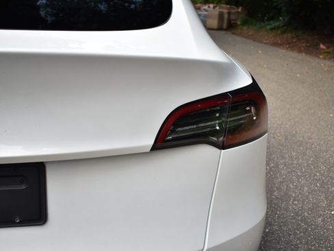 Used 2021 Tesla Model Y 2WD image 28