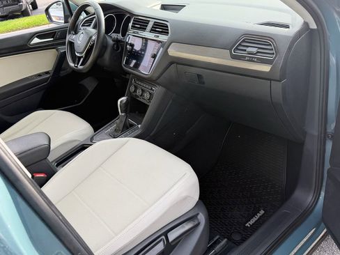 Used 2019 Volkswagen Tiguan SE w/ Panoramic Sunroof Package FWD image 17