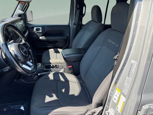 Used 2018 Jeep Wrangler Unlimited Sahara AWD/4WD image 10