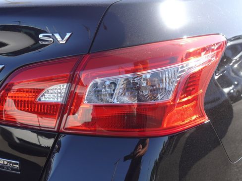 Used 2019 Nissan Sentra SV w/ Special Edition Package FWD image 5