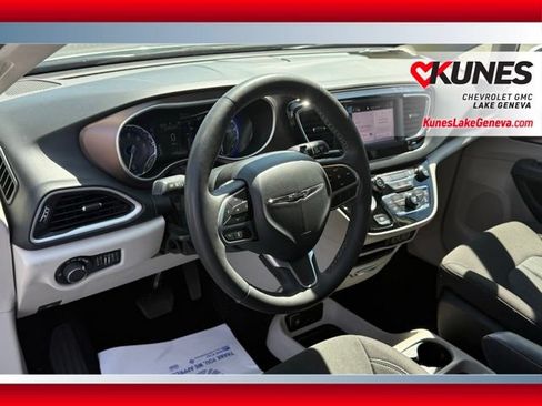 Used 2023 Chrysler Voyager LX FWD image 25