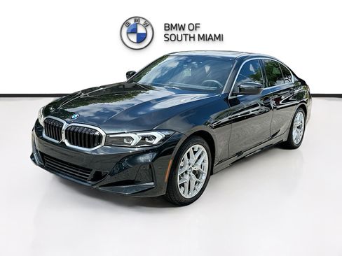 Certified 2025 BMW 330i Sedan RWD image 3
