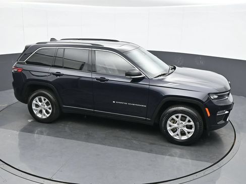 Used 2023 Jeep Grand Cherokee Limited AWD/4WD image 23
