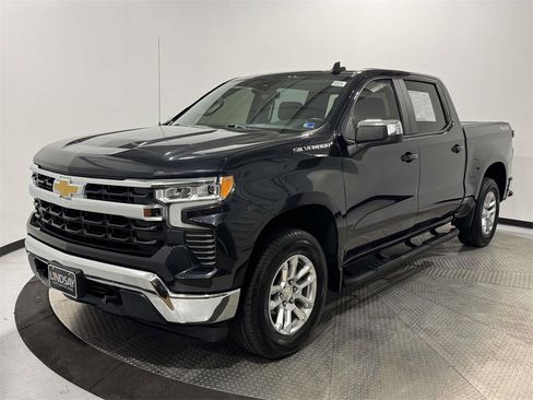 Used 2022 Chevrolet Silverado 1500 LT image 3