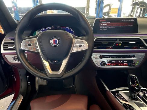 Used 2022 BMW ALPINA B7 xDrive w/ Luxury Rear Seating Package image 5