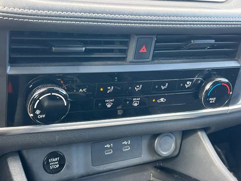 Used 2024 Nissan Rogue S image 19