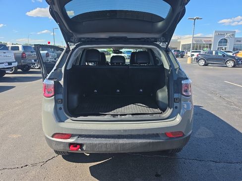 Used 2022 Jeep Compass Trailhawk w/ Trailhawk Convenience Group AWD/4WD image 22