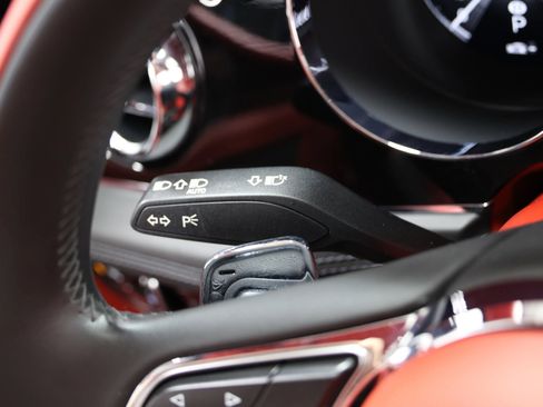 Used 2022 Bentley Bentayga AWD/4WD image 30
