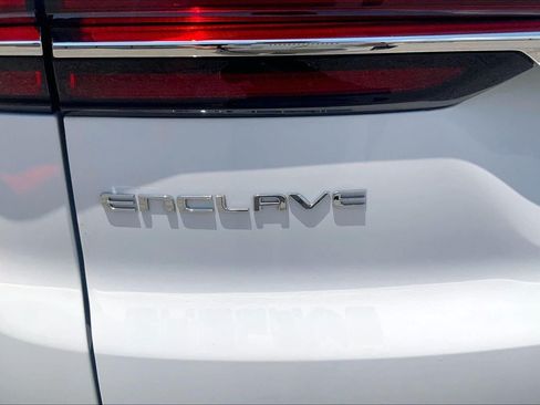 Used 2025 Buick Enclave Preferred FWD image 31