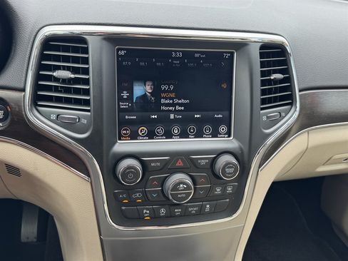 Used 2018 Jeep Grand Cherokee Limited AWD/4WD image 10