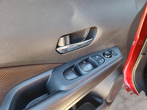 Used 2023 Nissan Kicks SR image 15