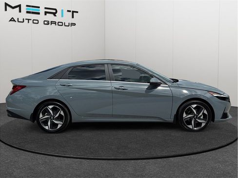 Used 2022 Hyundai Elantra SEL w/ Convenience + Premium Package FWD image 10