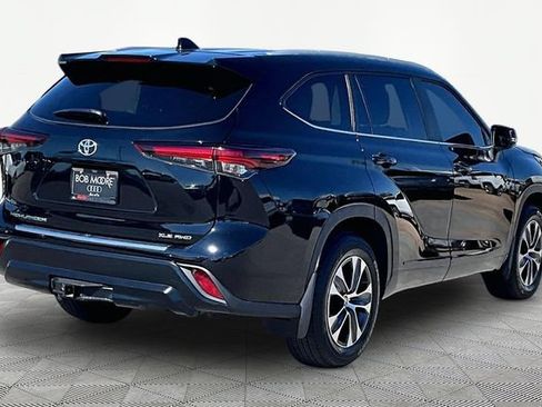 Used 2026 Toyota Highlander XLE AWD/4WD image 2