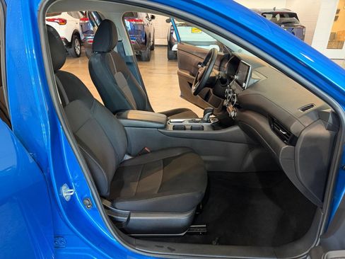 Used 2025 Nissan Sentra SV FWD image 35