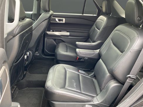 Used 2020 Ford Explorer XLT w/ Equipment Group 202A AWD/4WD image 22