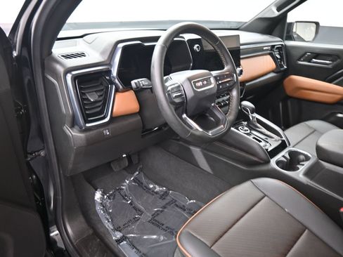 Used 2024 GMC Canyon AT4 w/ AT4 Premium Package AWD/4WD image 12