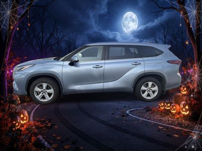 Used 2022 Toyota Highlander LE