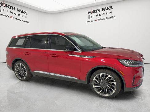 New 2026 Lincoln Aviator Reserve RWD image 3