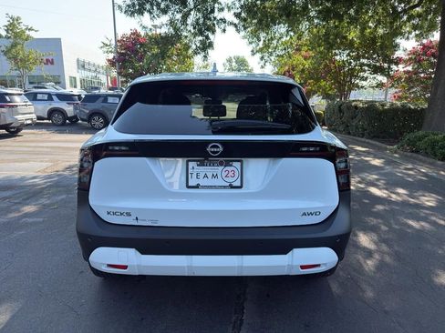 New 2025 Nissan Kicks SV image 6