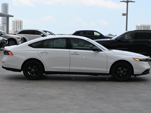 New 2025 Honda Accord SE image 4