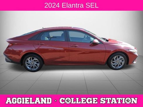 Used 2024 Hyundai Elantra SEL FWD image 2