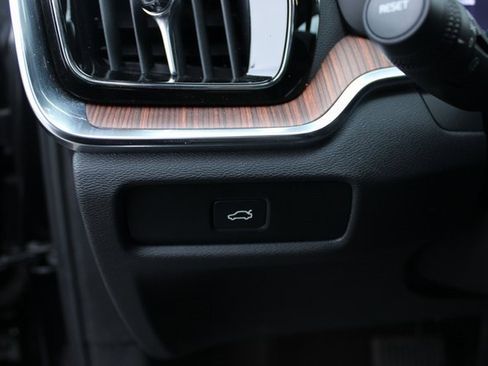 Used 2025 Volvo V60 B5 Cross Country Plus image 16