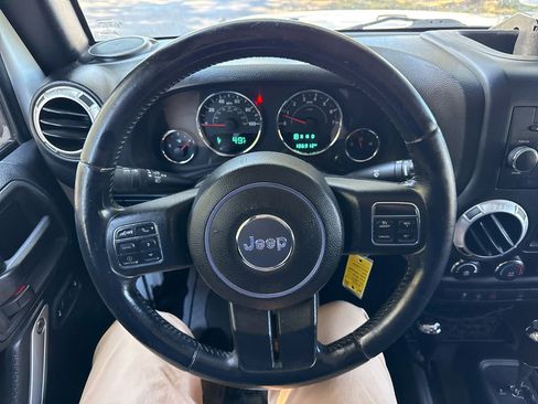 Used 2015 Jeep Wrangler Unlimited Rubicon w/ Connectivity Group image 27