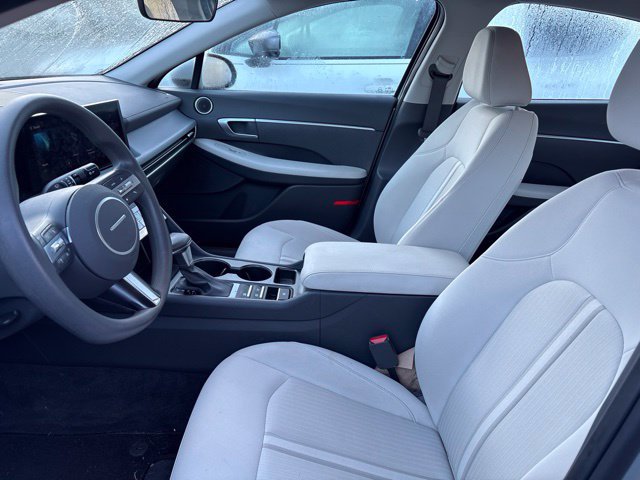Used 2025 Hyundai Sonata SE FWD image 9