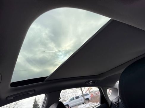 Used 2017 Kia Cadenza Premium w/ Luxury Package image 16