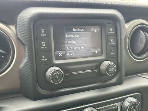 Used 2018 Jeep Wrangler Unlimited Sport image 17