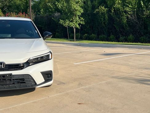 Used 2024 Honda Civic Sport image 3