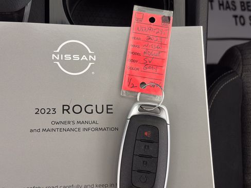 Used 2023 Nissan Rogue SV AWD/4WD image 32