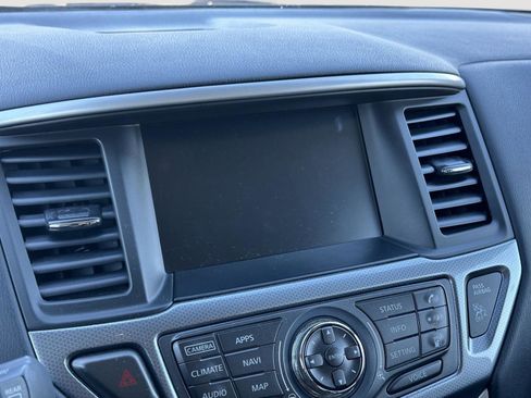 Used 2019 Nissan Pathfinder SL image 12