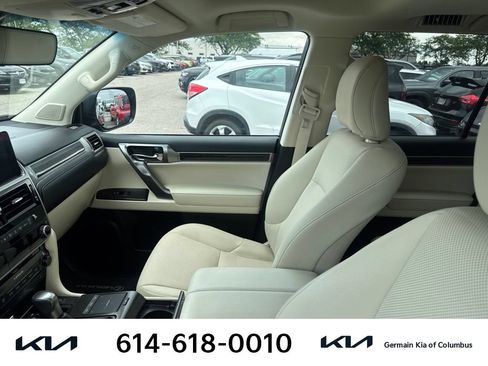 Used 2022 Lexus GX 460 Premium w/ Accessory Package AWD/4WD image 7