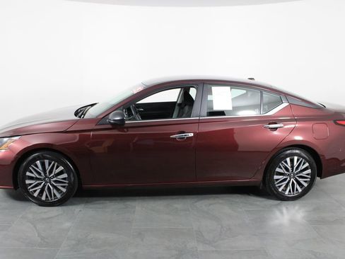 Certified 2025 Nissan Altima 2.5 SV image 11