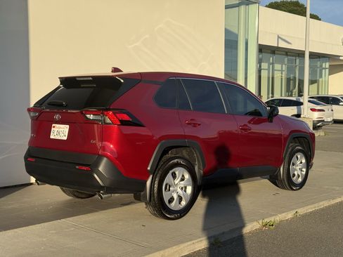 Used 2024 Toyota RAV4 LE image 7